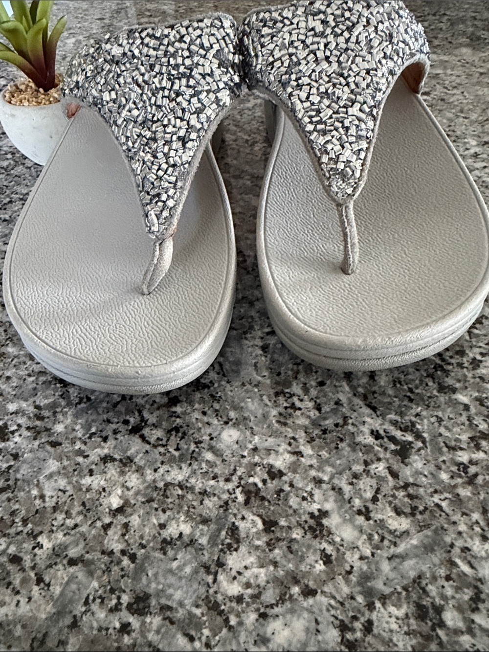 FitFlop US 8 Lulu Shimmerfoil Toe-Thongs EUC - Picture 5 of 9